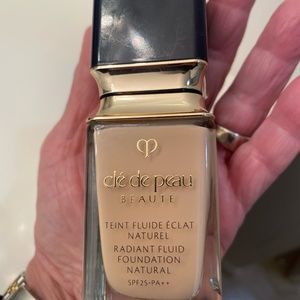 CLE DE PEAU Radiant Fluid Foundation Natural 020 & BONUSES!!